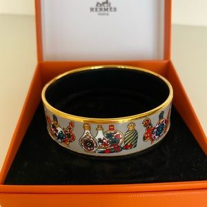 Authentic gorgeous Hermès enamel bracelet!
